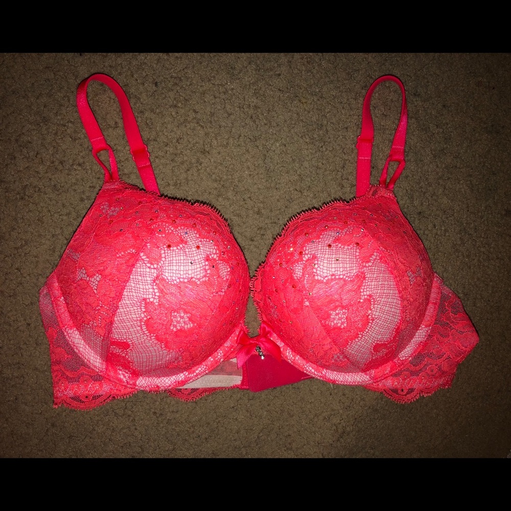 NWOT Victoria’s Secret BOMBSHELL bra!
